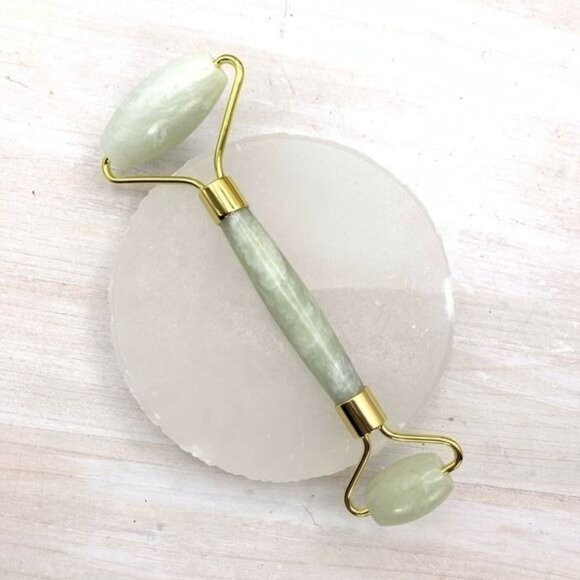 Jade Crystal Roller/Massager for Face, Eyes & Neck - Picture 1 of 8